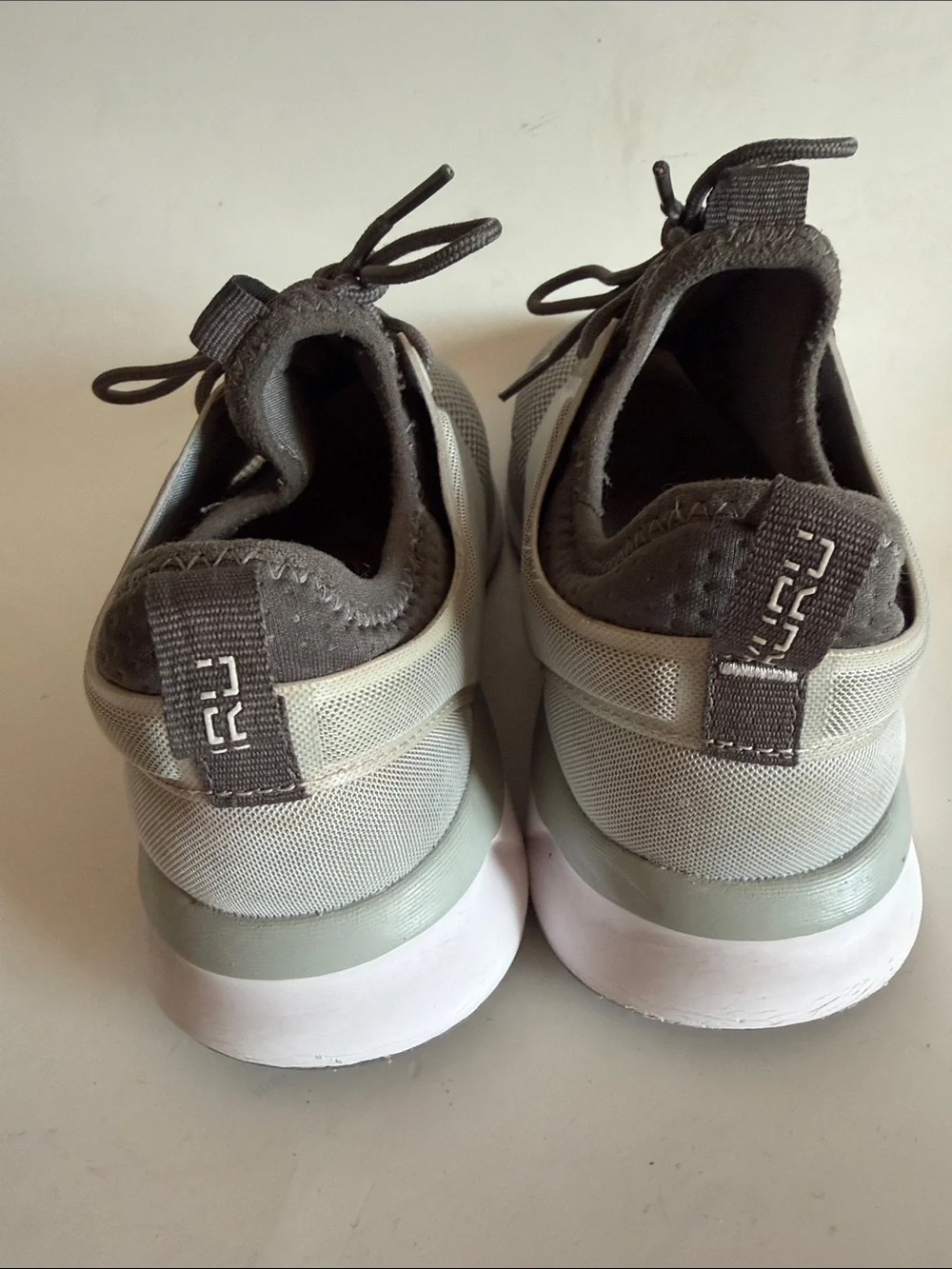 KURU Atom Womens Cloud Gray Athletic Casual Sneaker size 7